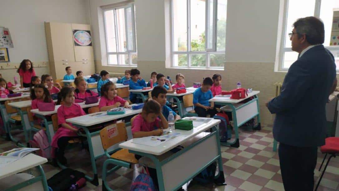 İlçe Milli Eğitim Müdürümüz Suat TOPAL okulların açıldığı ilk günde 12 Eylül İlkokulunu ve Şükrü Çavuş Sait Eroğlu İlkokulunu ziyaret etti.