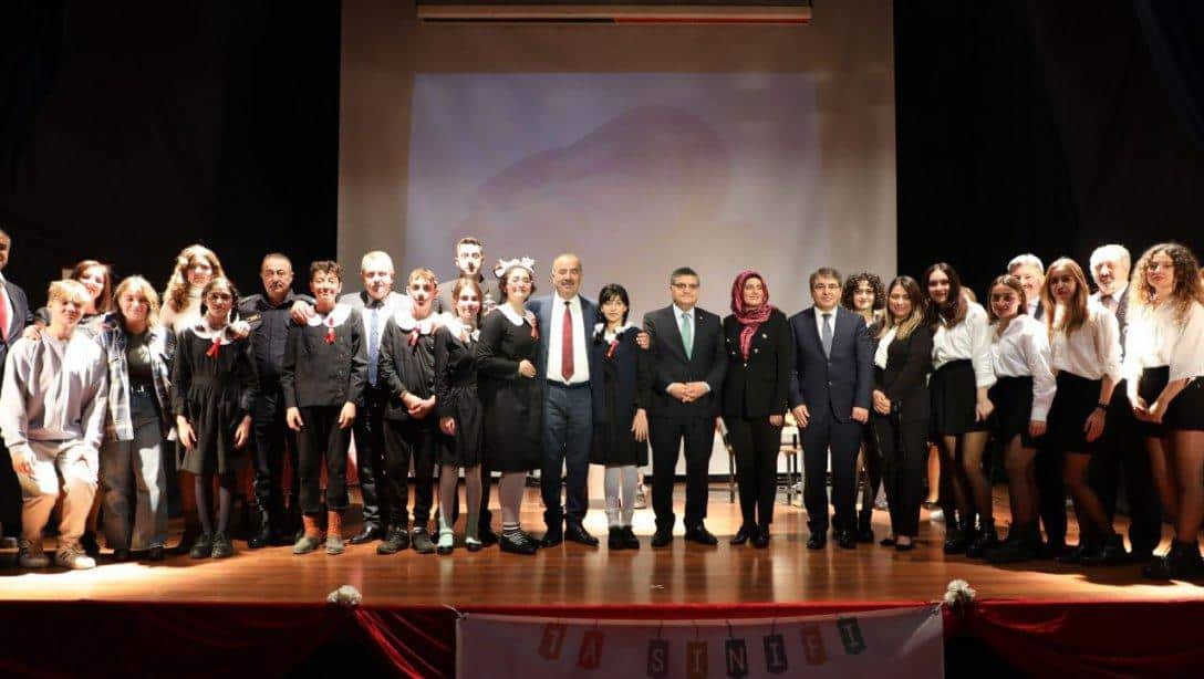24 Kasım Öğretmenler Günü kutlama programı, Uğur Mumcu Kültür Merkezi' nde gerçekleşti.