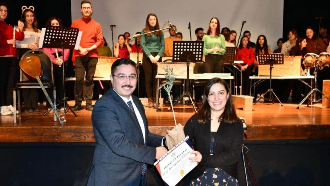 Uludağ Üni. Müzik Öğrt. Bölümü, bölüm öğrencileri tarafından verilen konsere İlçe Kaymakamı Ayhan TERZİ ve İlçe Md. Suat TOPAL 'ın katılımlarıyla gerçekleşti.