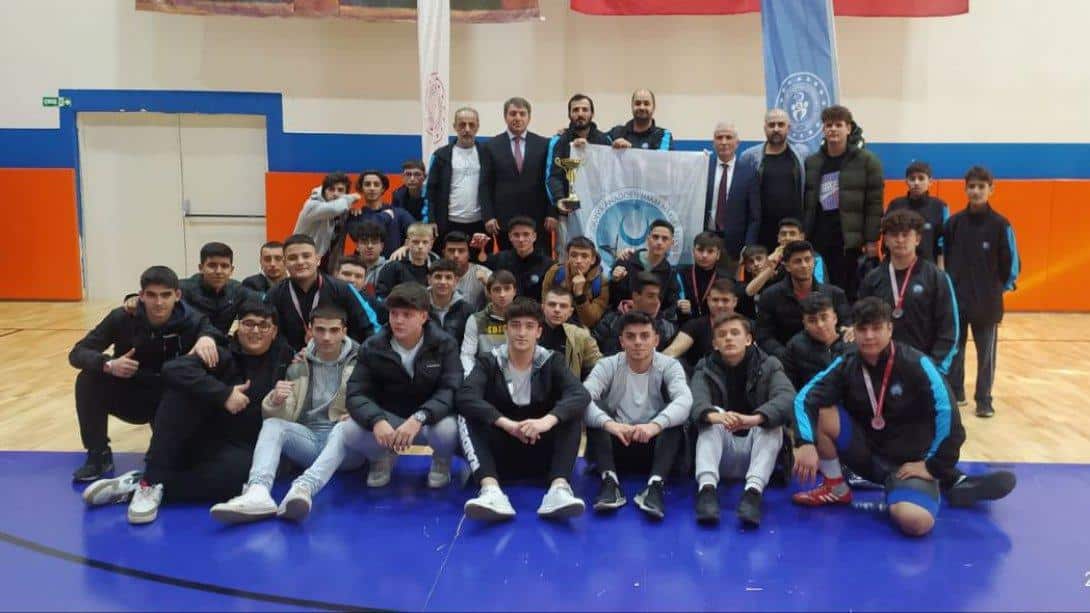 İlçemiz Mudanya AİHL Fen ve Sosyal Bilimler Spor Proje okulumuz, Bursa Genç A grekoromen güreş maçlarında takım halinde şampiyon oldu.