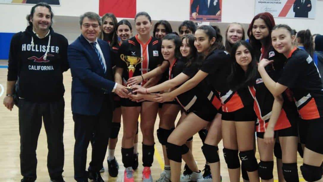 19 Mayıs Atatürk'ü Anma Gençlik ve Spor Bayramı, Gençlik Haftası kapsamında düzenlenen Genç Kızlar Voleybol Müsabakaları