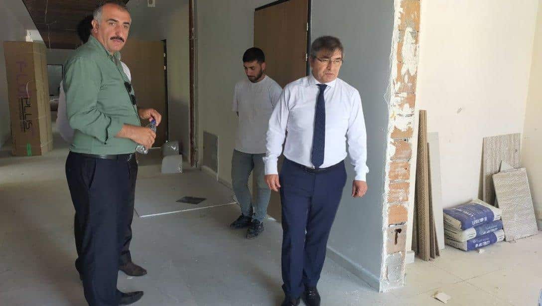 İlçe Müdürümüz Sayın Suat TOPAL ve Şube Md. M.Ali DURSUN yapımı devam etmekte olan yeni okul binasında incelemelerde bulundular.