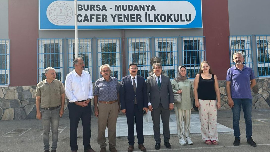 İlçe Kaymakamımız Sayın Ayhan TERZİ, Cafer Yener İlkokulu'ndaki öğretmen ve öğrencilerle bir araya geldi.