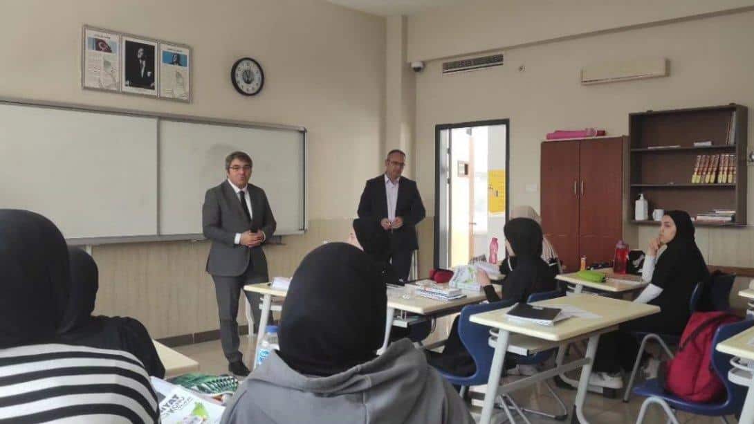 İlçe Milli Eğitim müdürlüğümüz Suat TOPAL ilçemiz Şehit Cüneyt Bursa Kız Anadolu İHL' yi ziyaret etti.