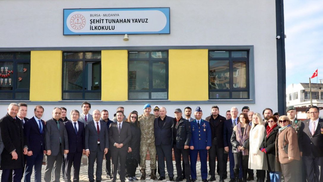 Şehit Tunahan Yavuz İlkokulu kütüphanesinde şehidimizin anılması adına yapılan programa, ilçe müdürümüz ve şube müdürlerimiz katılım sağladı.