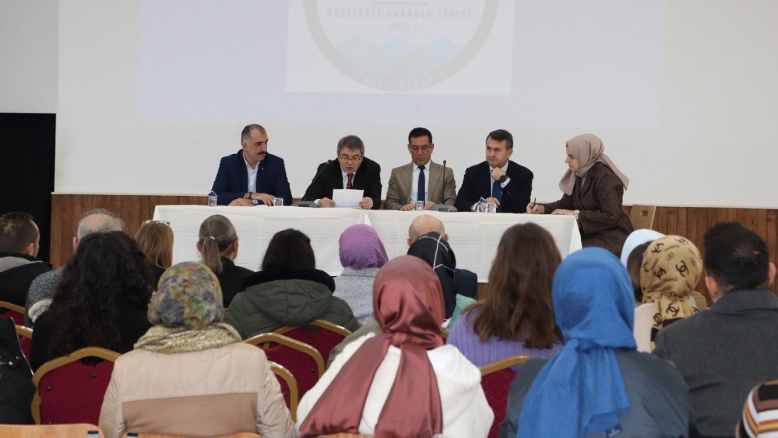 Dönembaşı rehber öğretmenler toplantısı ilçe müdürümüz Suat TOPAL ve şube müdürlerimizin katılımı ile gerçekleştirilmiştir.