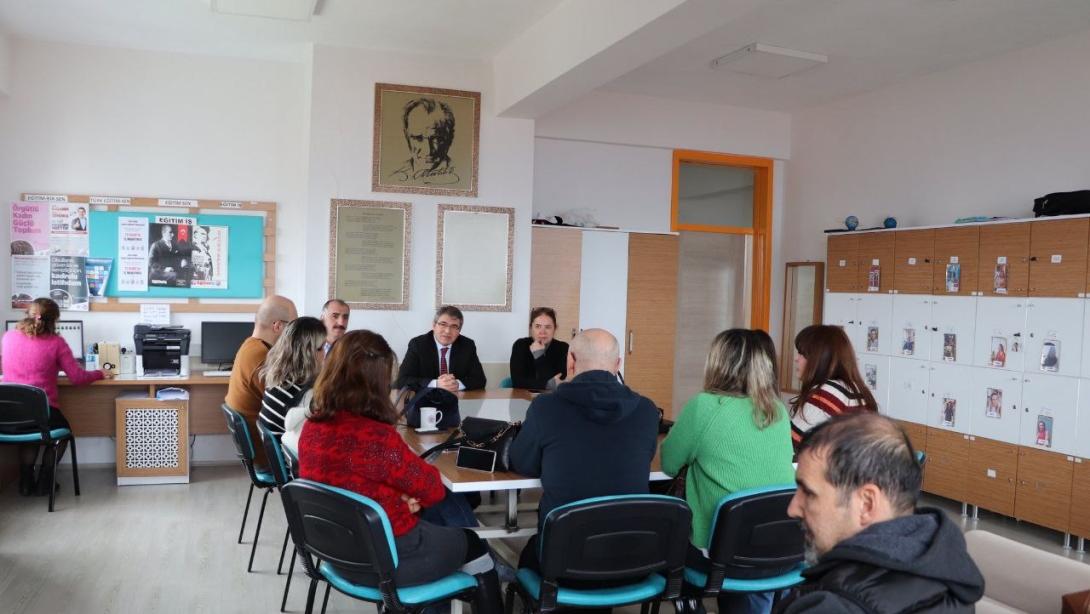 İlçe müdürümüz Suat TOPAL ve şube müdürümüz Mehmet Ali DURSUN Güzelyalı Anadolu Lisesi'ni ziyaret etti.