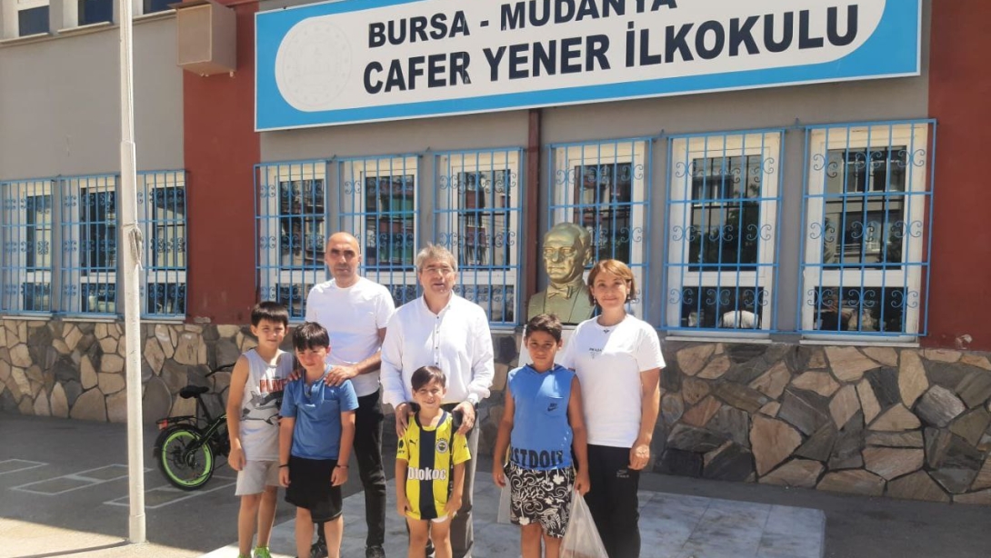İlçe müdürümüz Suat TOPAL, ilçemiz Güzelyalı Anadolu Lisesi ve Cafer Yener İlkokulu'nu eğitime hazırlık çalışmaları kapsamında ziyaret etti.